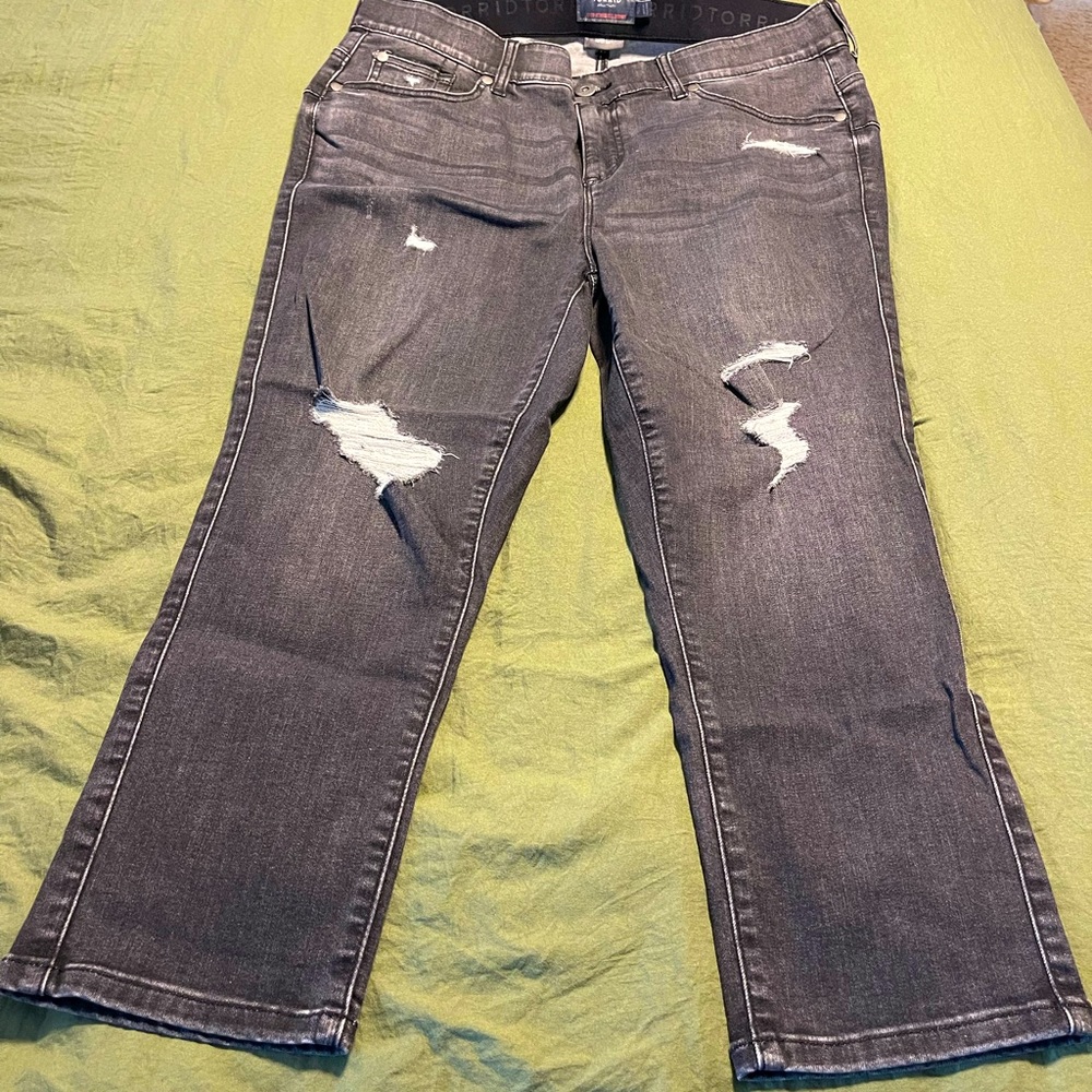 Torrid crop bombshell skinny, size 16, like new condition.
